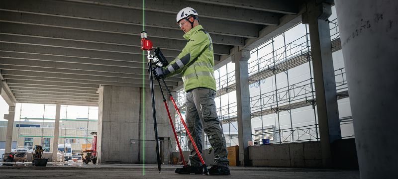 Vytyčovací bodový laser PM 2-PG / POA 70 Samonivelační vytyčovací bodový laser pro zjednodušený a přesnější proces vytyčování s vaší stavební totální stanicí Použití 1